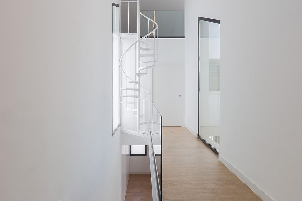 escalera caracol casa vivienda moderna chiralt arquitectos valencia